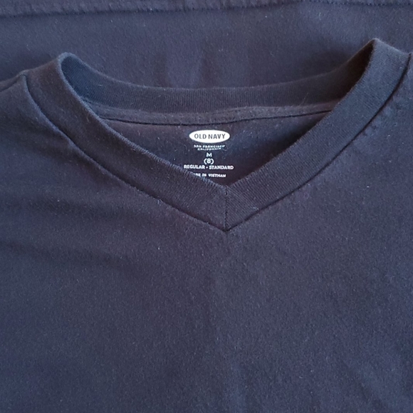 Old Navy Basic Tee - Picture 4 of 7